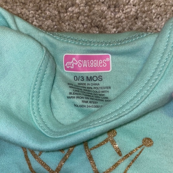 Baby onesies - Picture 2 of 2